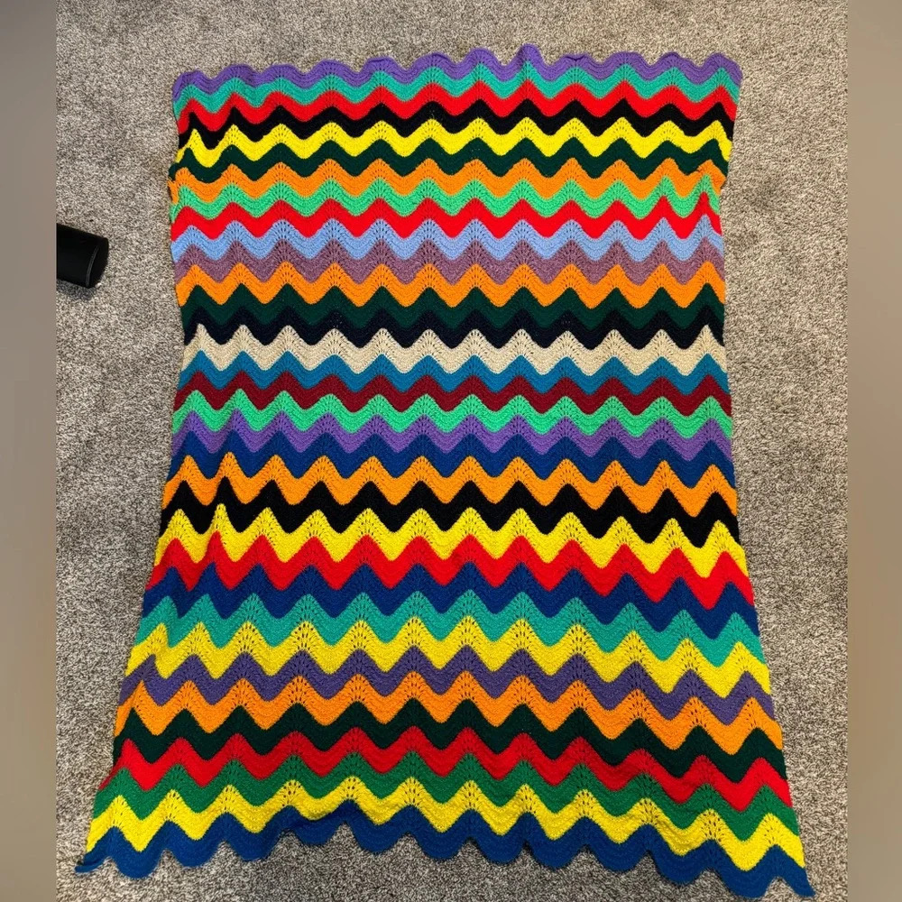 VINTAGE Crochet Rainbow Stripe Zig Zag Chevron Quilted Afghan Homemade‎ Grandma